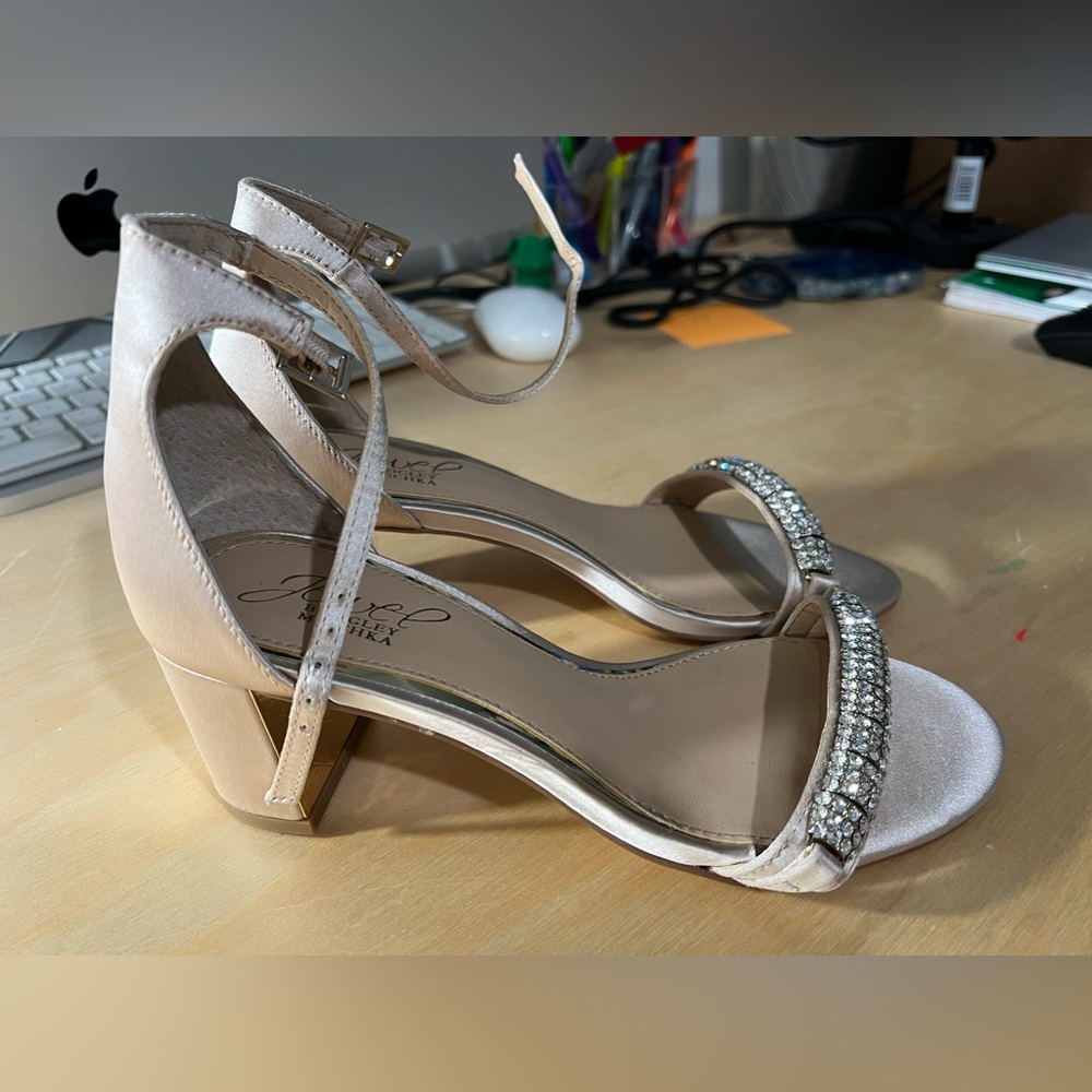 Badgley Mischka women’s size 5 jewel heels 2 inches champagne satin NWT